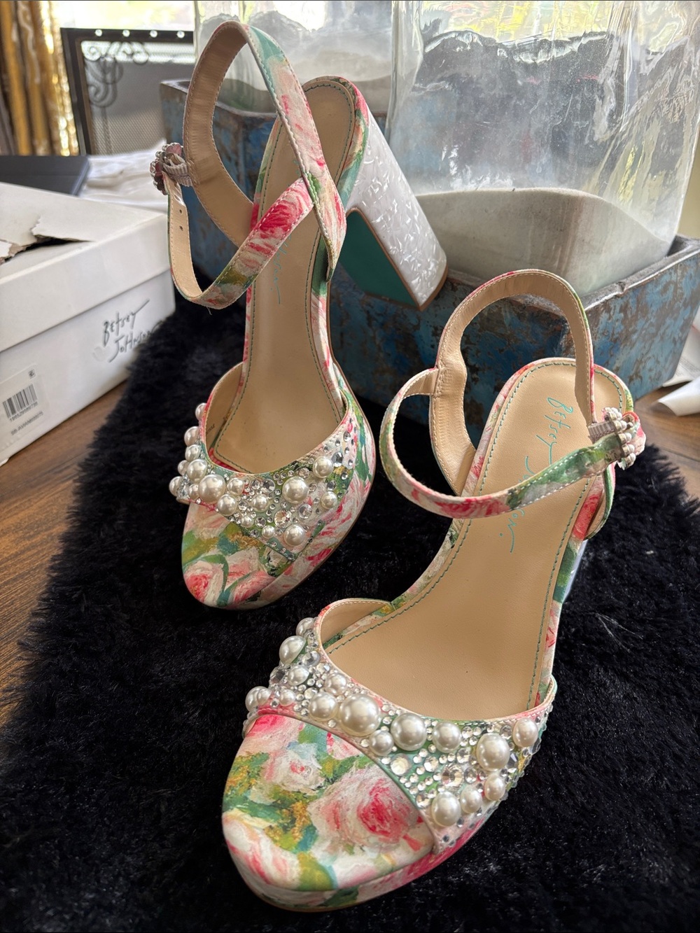 Betsey Johnson Avian Platform Sandal NIB Size 7.5